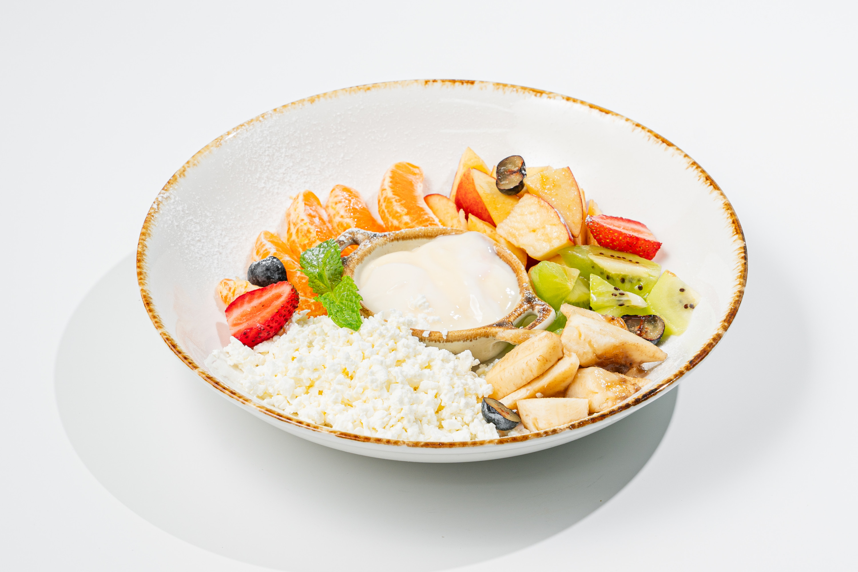 Творог с фруктами и йогуртом