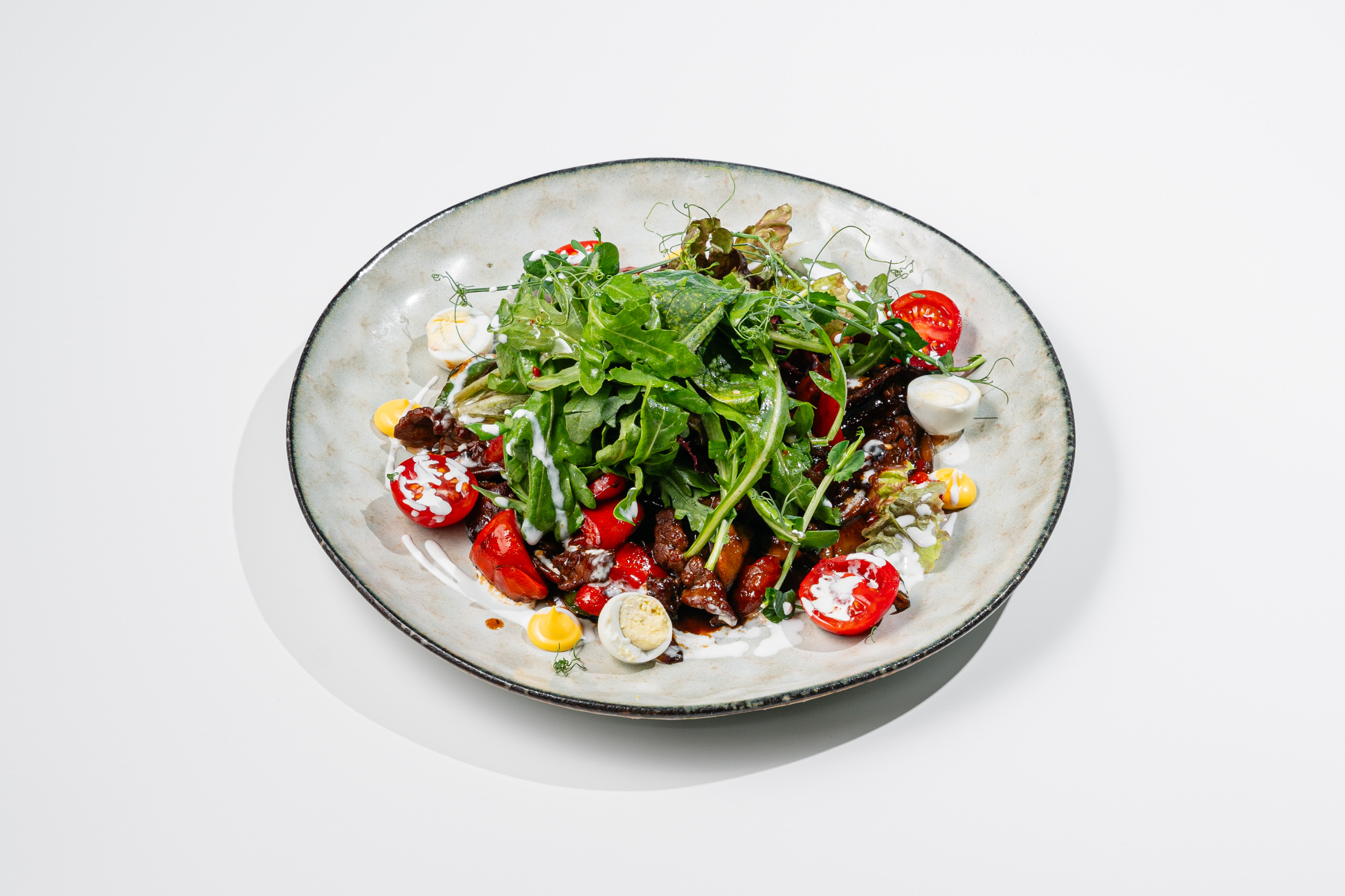 Тёплый салат с телятиной под пикантным соусом