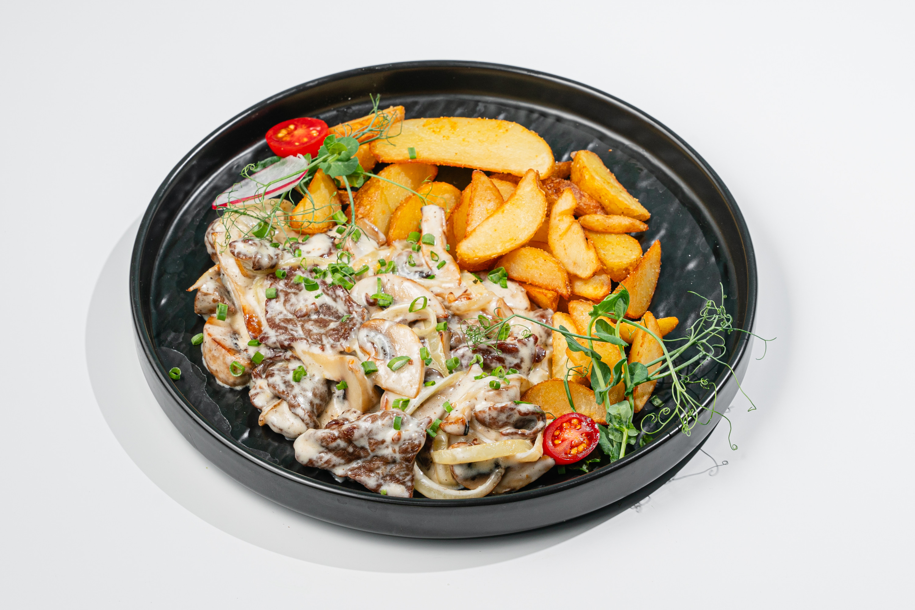 Бефстроганов с картофелем по-деревенски