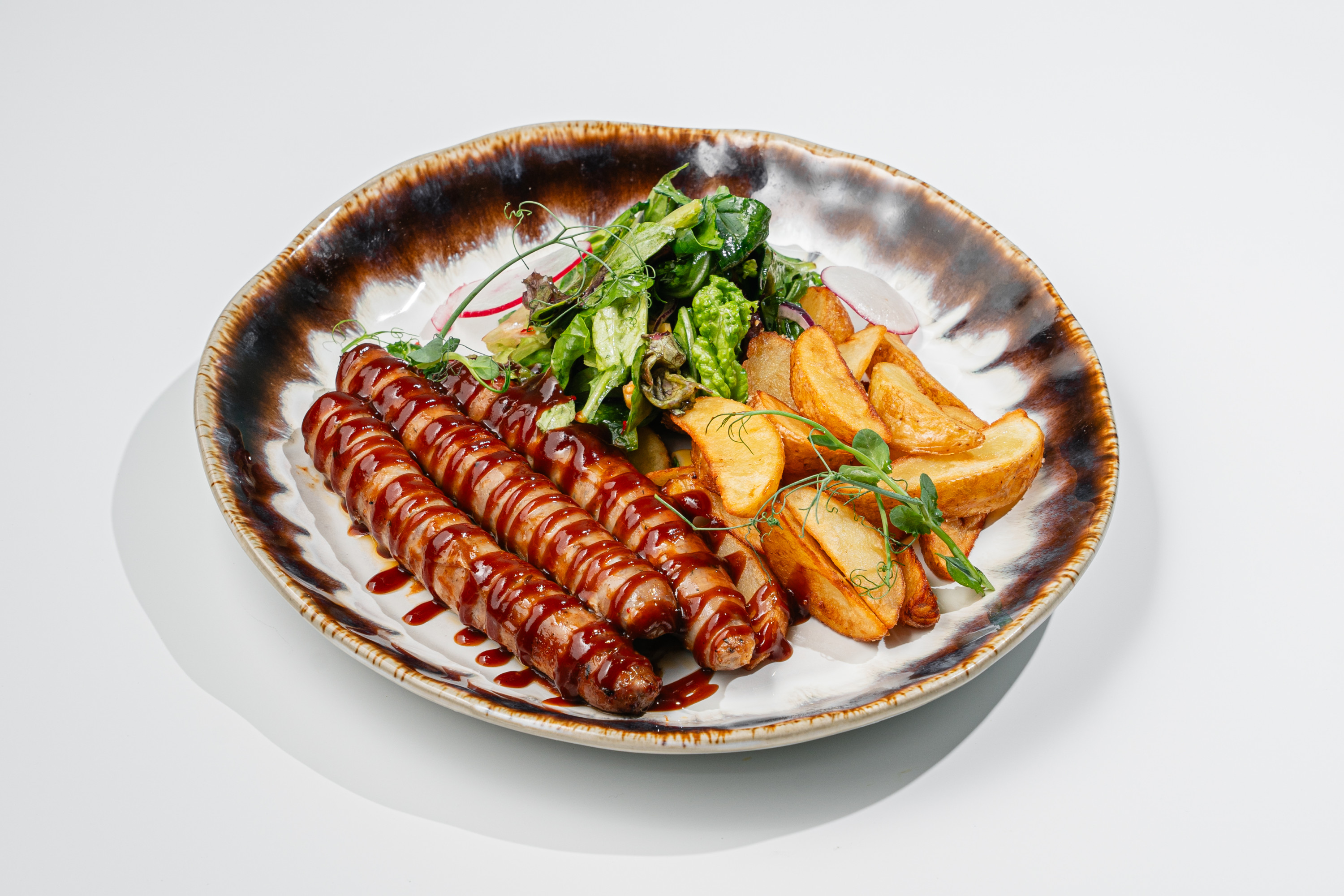 Колбаски с молодым картофелем