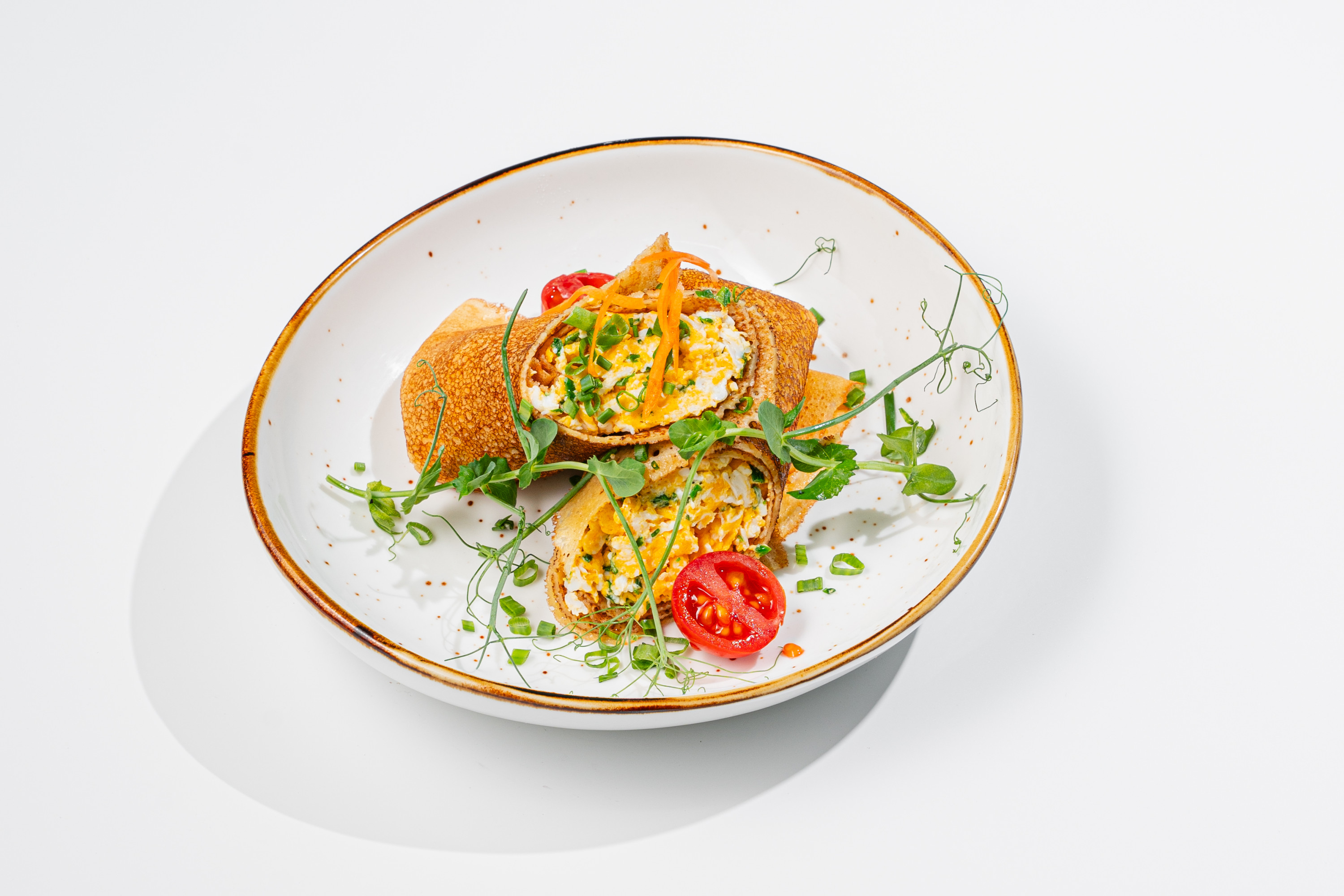 Блины с яйцом и зелёным луком