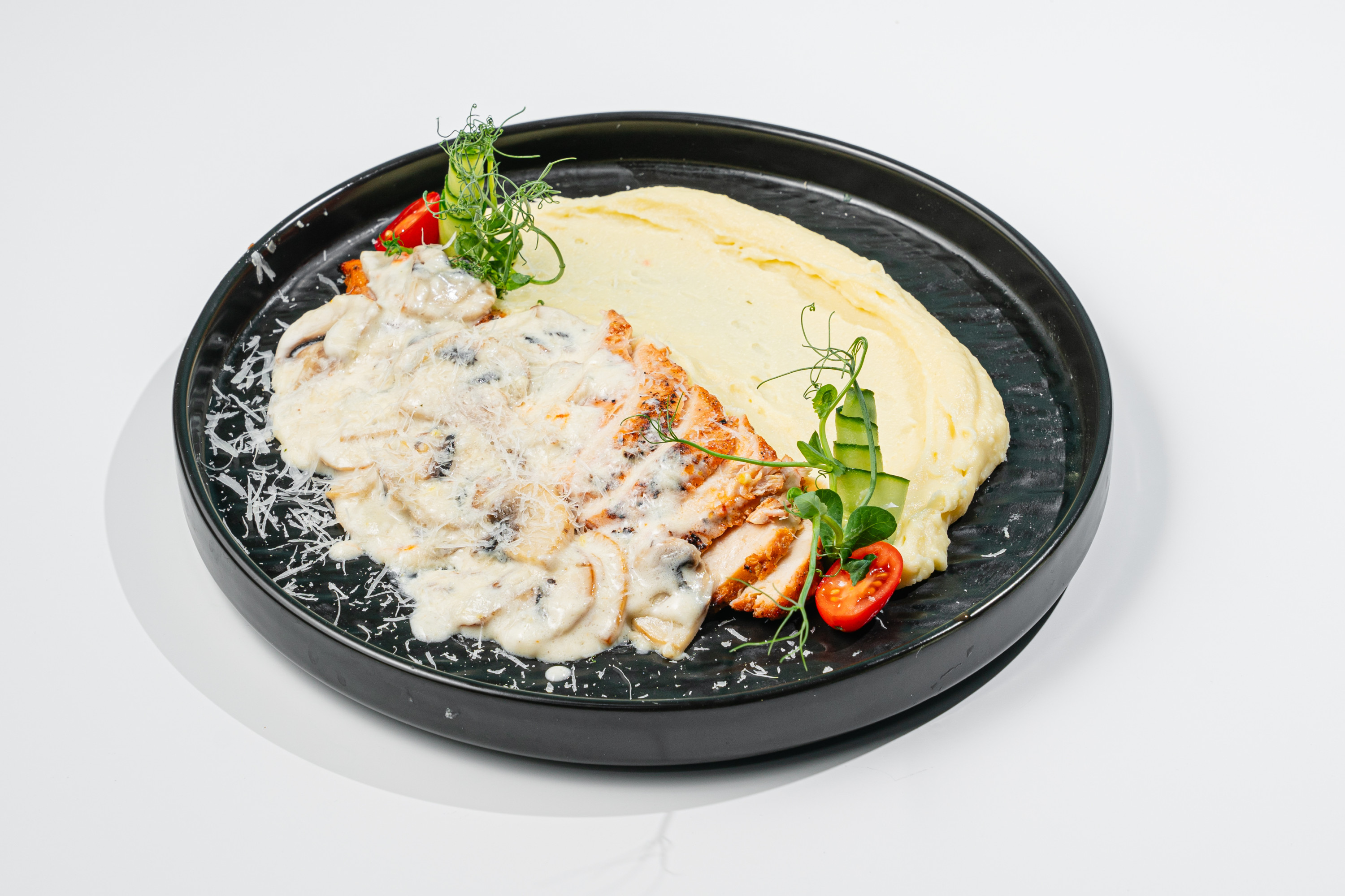 Нежная куриная грудка в сливочном соусе