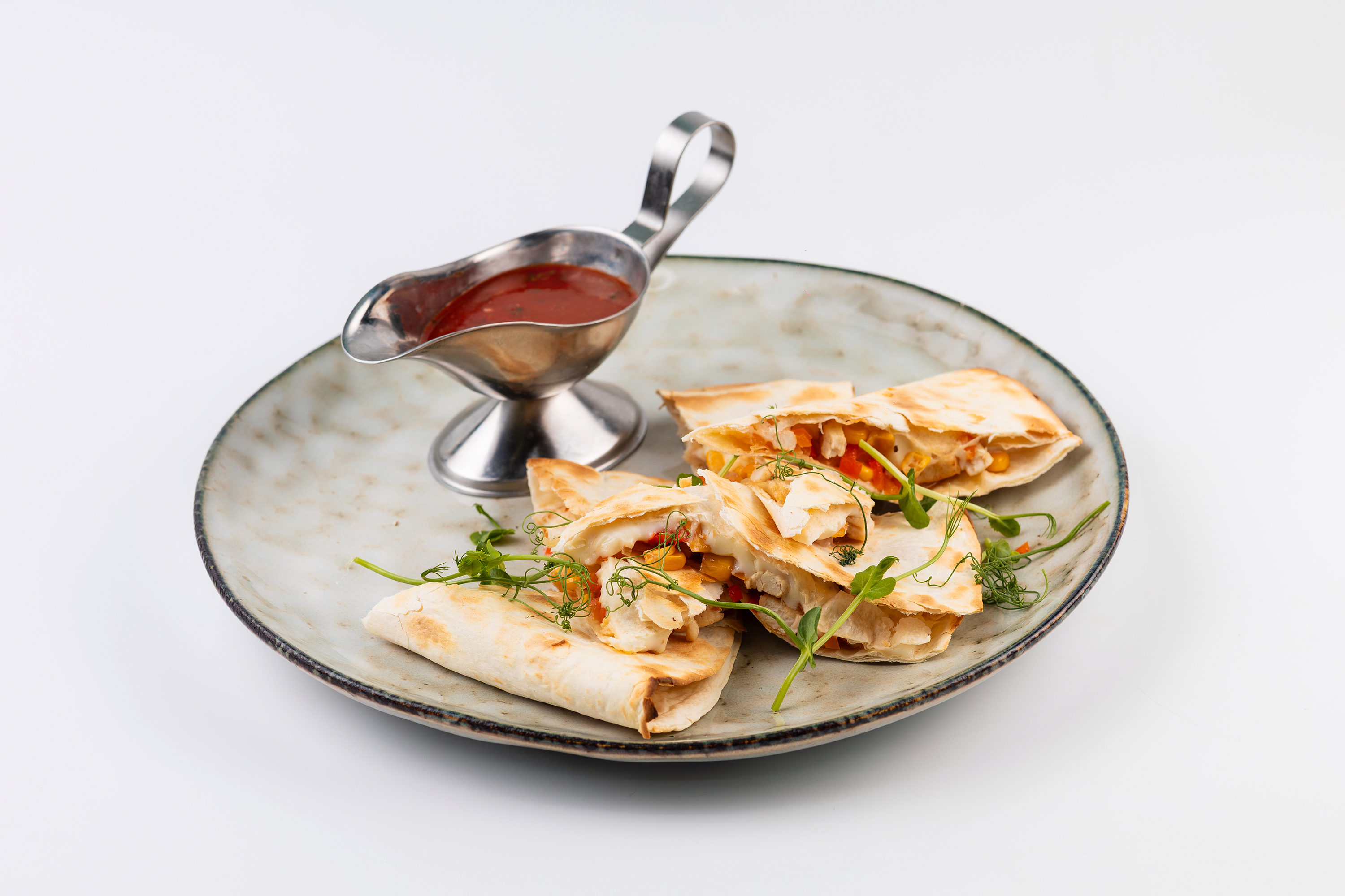 Кесадилья с курицей и овощами